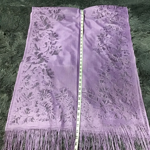 Gorgeous Lavender scarf/shawl/wrap - Picture 3 of 6